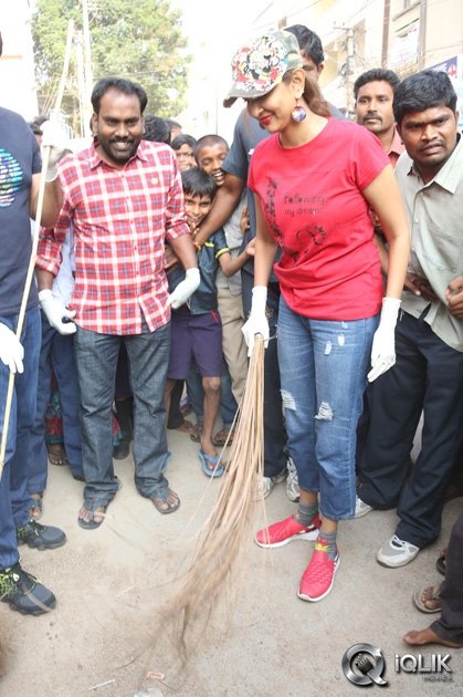 Lakshmi-Manchu-Joins-Swachh-Bharath-Campaign-in-Film-Nagar